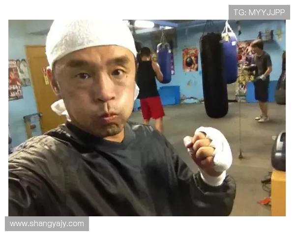 东尼大木:一位用镜头捕捉生活脉动的艺术家